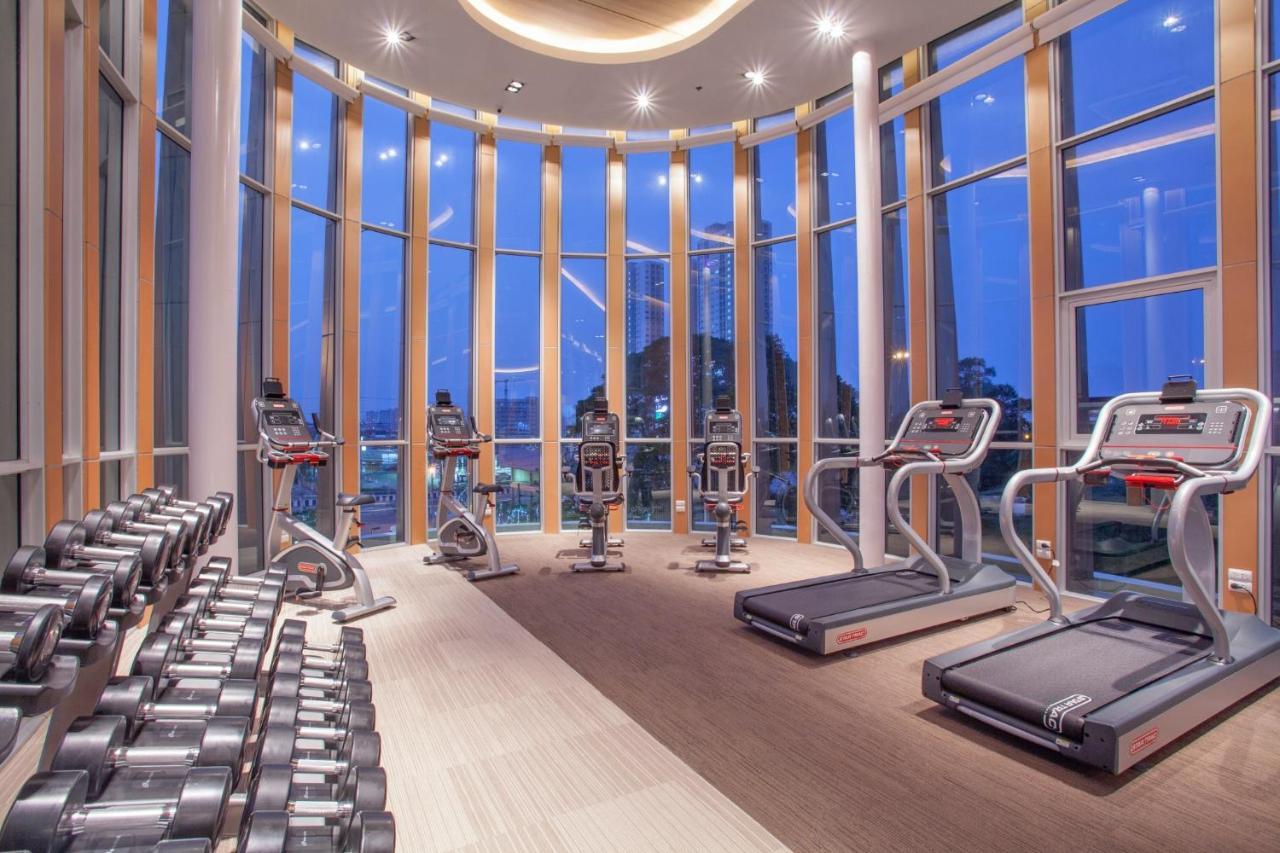 センター ポイント プライム ホテル パタヤ【SHA Extra+認定】 パッタヤー エクステリア 写真 The gym at the hotel