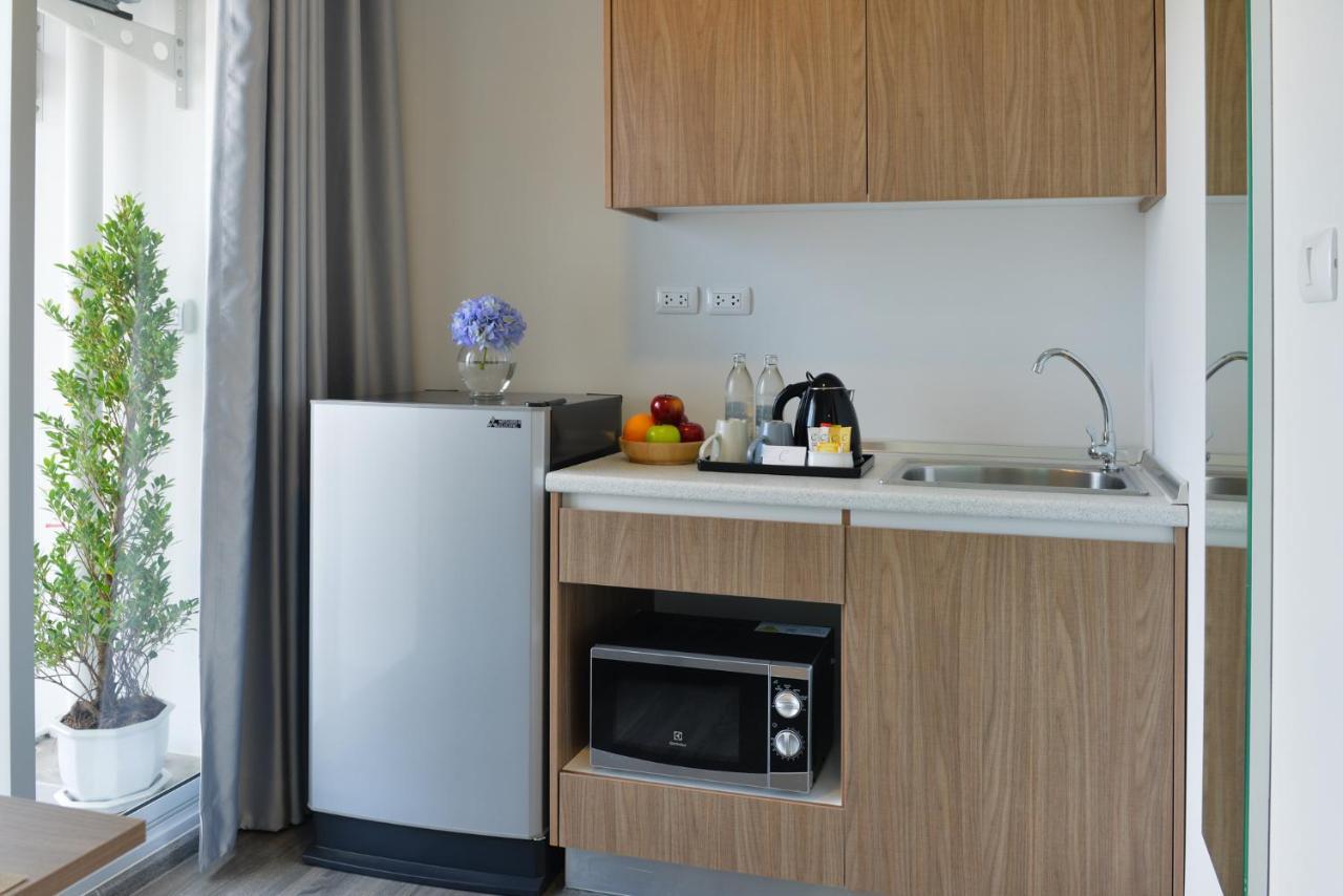 センター ポイント プライム ホテル パタヤ【SHA Extra+認定】 パッタヤー エクステリア 写真 A kitchenette in a hotel room